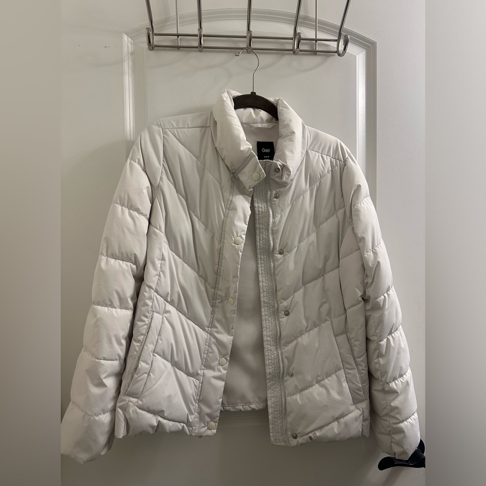 Gap white puffy jacket
